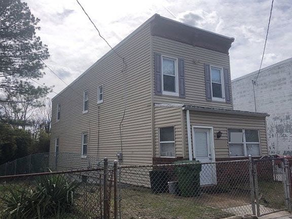 3rd image of 3023 Strickland St
