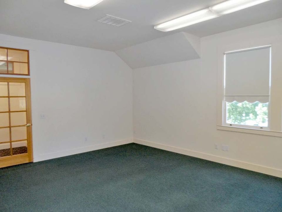 2nd image of 120 N Auburn St #A