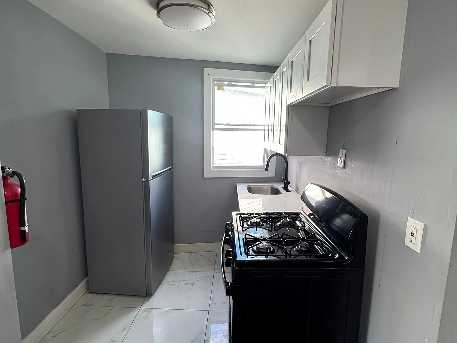 2 bed, 800 sqft, $1,750 — Photo 1