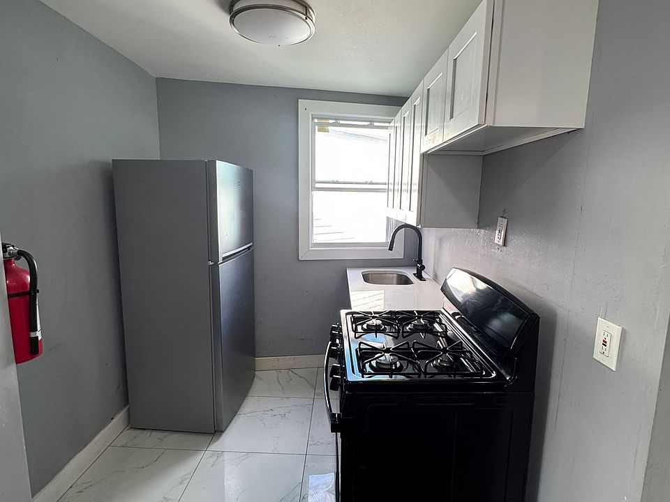 1st image of 409-411 Marshall St #2R