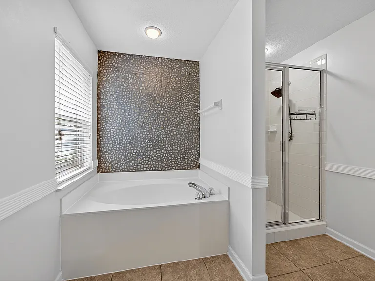 112 Kildrummy Ct — Photo 38