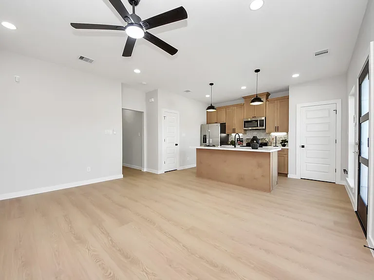 9824 Nedwald St — Photo 16