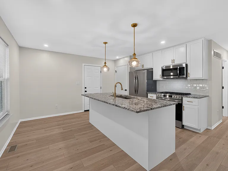 716 Bell Ave — Photo 2