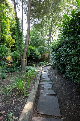 Sold by E Realty International Corp | media 27