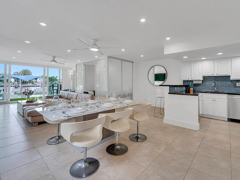 S Ocean Dr — Photo 6
