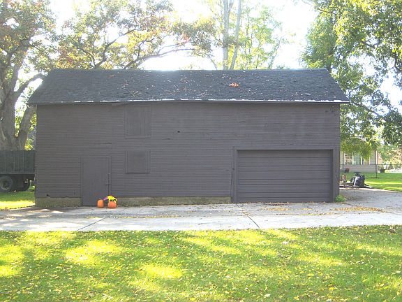 2nd image of 1301 Maiden Ln