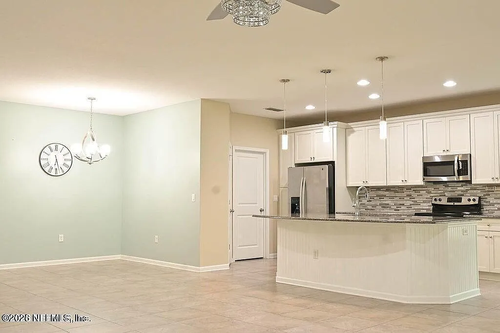 5 bed, 3.0 bath, 2324 sqft, $2,600 — Photo 4