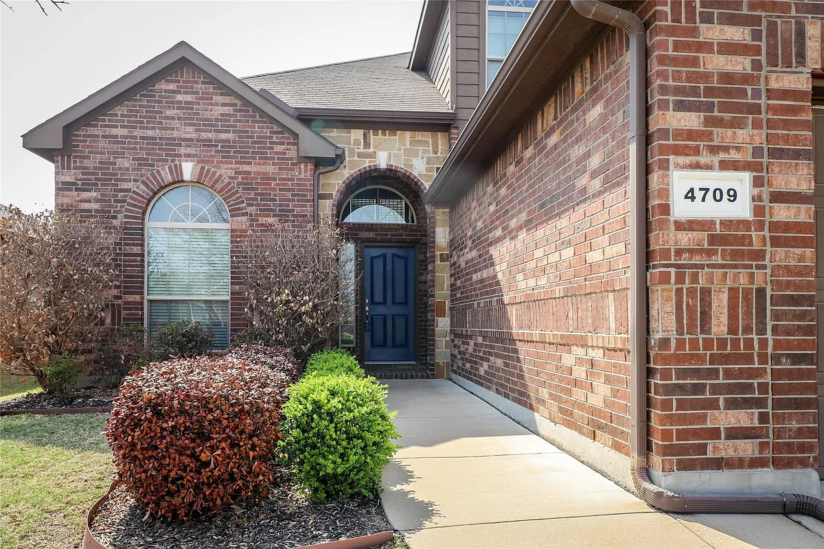 Building Photo - 4709 Sleepy Meadows Dr