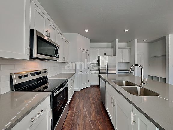 3rd image of 17129 W Golden Ln