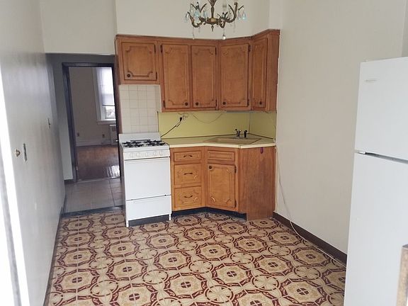 2nd image of 2047 41st St #1