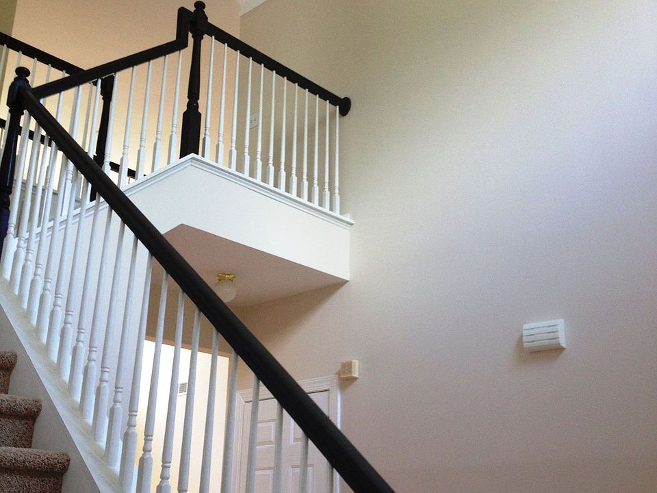 2-story foyer