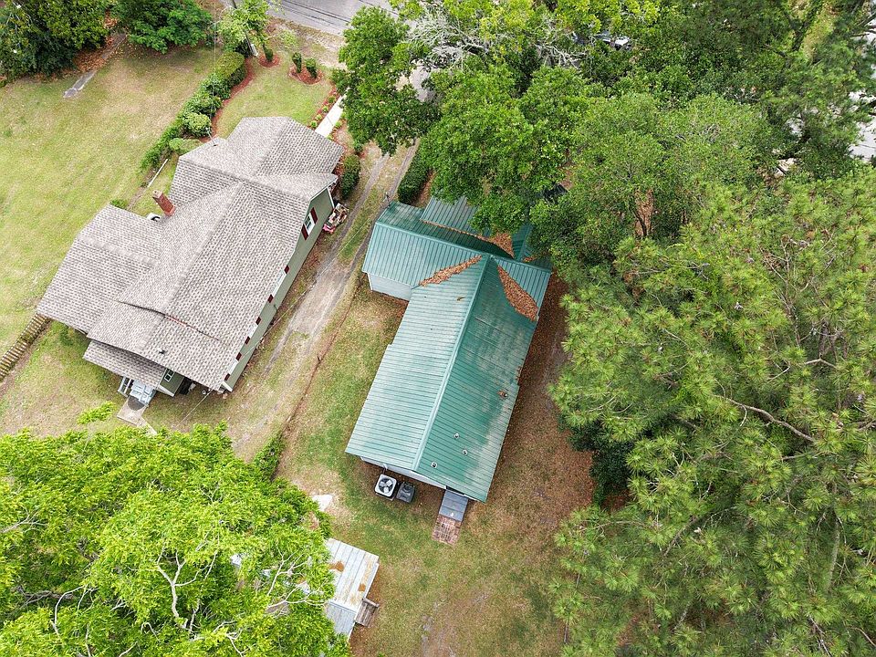 28th image of 901 Palm St.