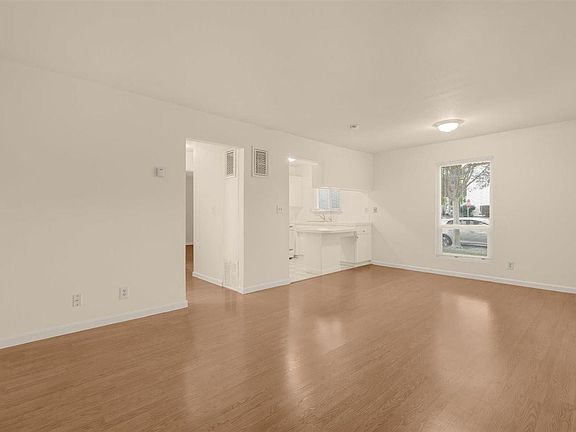 3rd image of 10160 Park Cir E APT 1