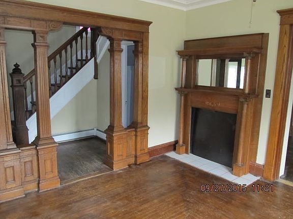 3rd image of 104 Dale St
