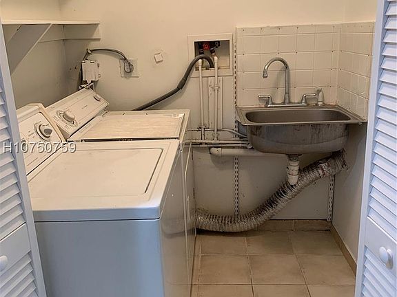 3rd image of 3913 NW 72nd Ln