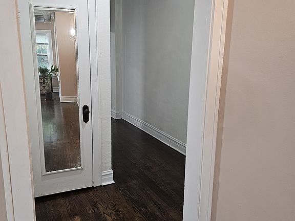 4th image of 924 S Austin Blvd #2S