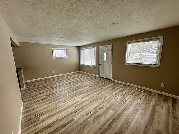 4th image of 7759 Crestwood Ln