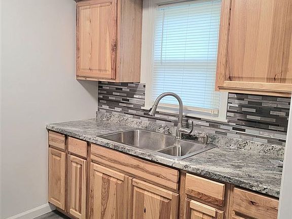 4th image of 1610 Patton Ave