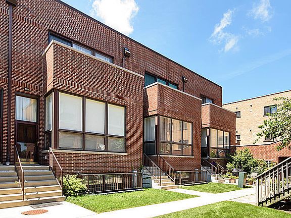 2nd image of 6536 N California Ave Unit F