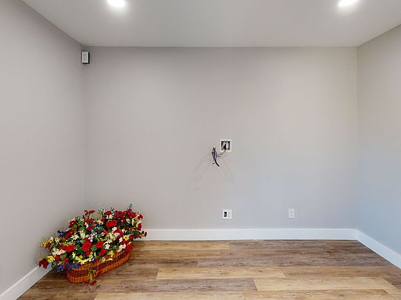 4th image of 1319 Forest Ave APT 2