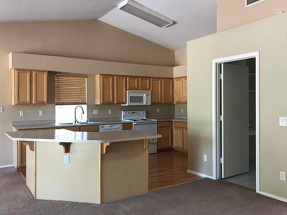 3rd image of 3020 E Rockwood Dr