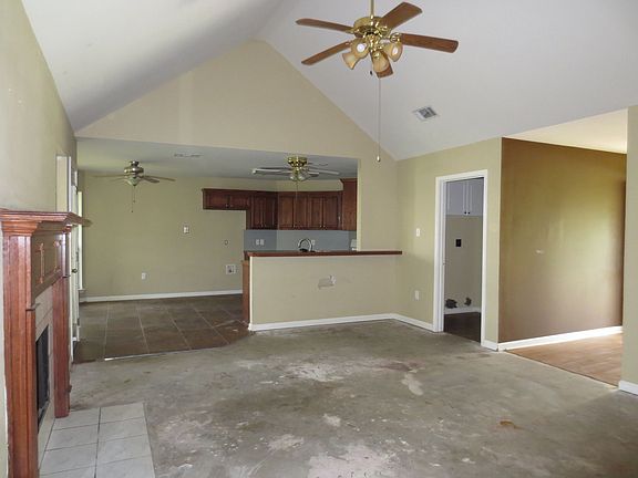 4th image of 43240 S Henderson Ave