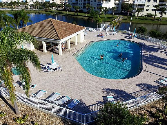 3rd image of 8951 Lake Dr APT 402