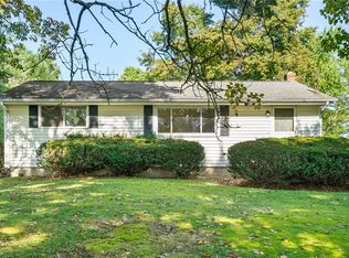 121 Eaton Rd, Clinton, PA 15026