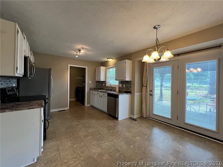 420 Mangum Ct — Photo 4