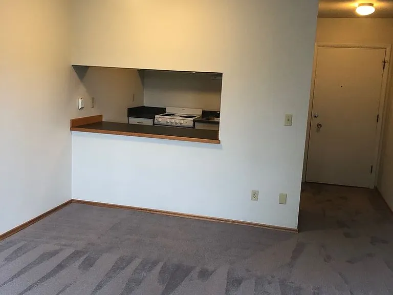 4714 22nd Ave NE — Photo 3