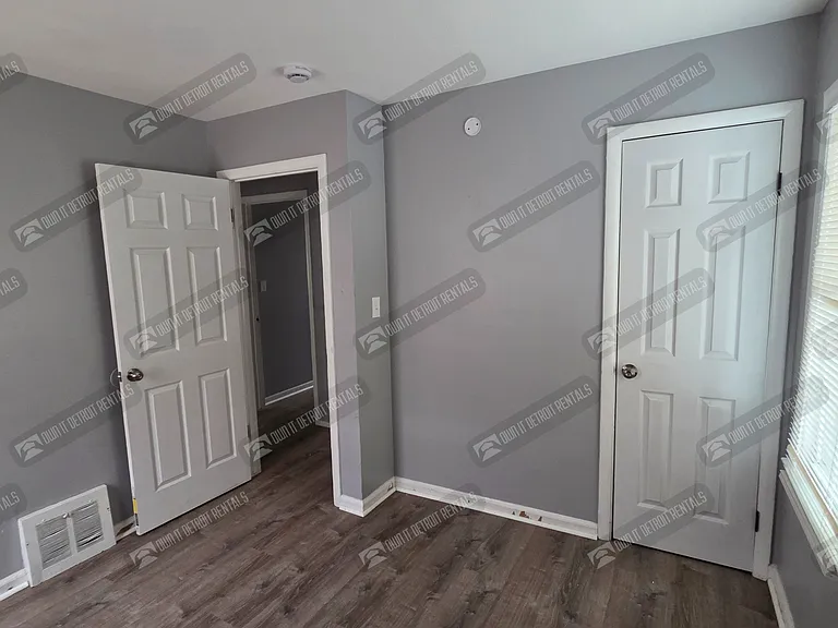 1139 S Bassett St — Photo 12