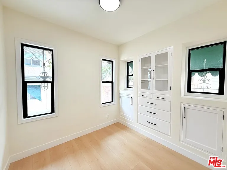 6132 Whitsett Ave — Photo 15