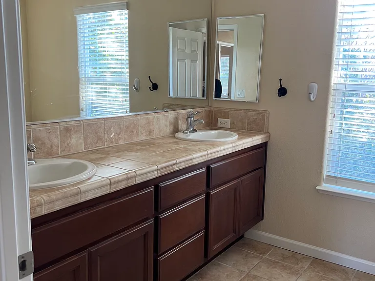 4200 San Jeronimo Ter — Photo 27