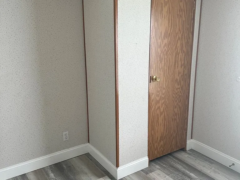 173 Leslie Rd — Photo 9
