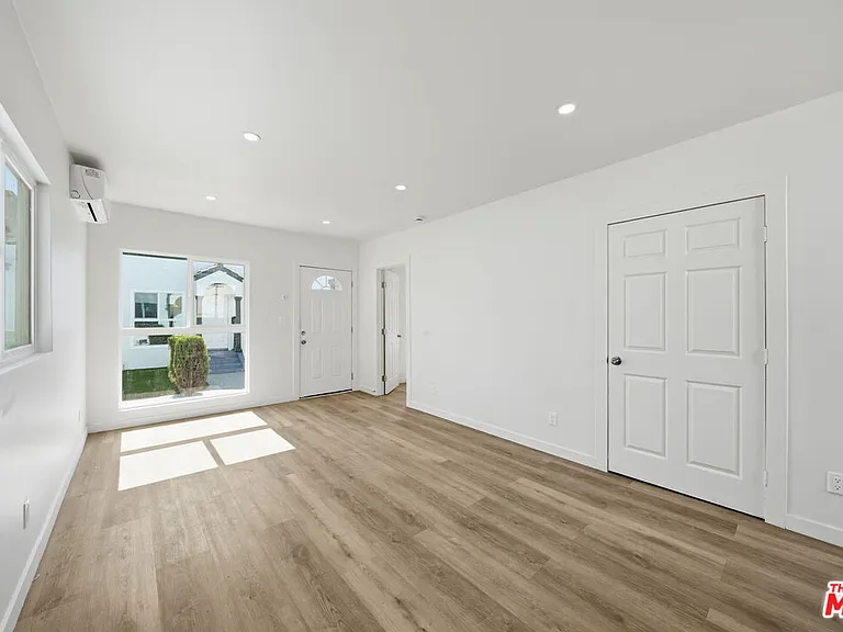 3020 W 12th St #1/2 — Photo 3