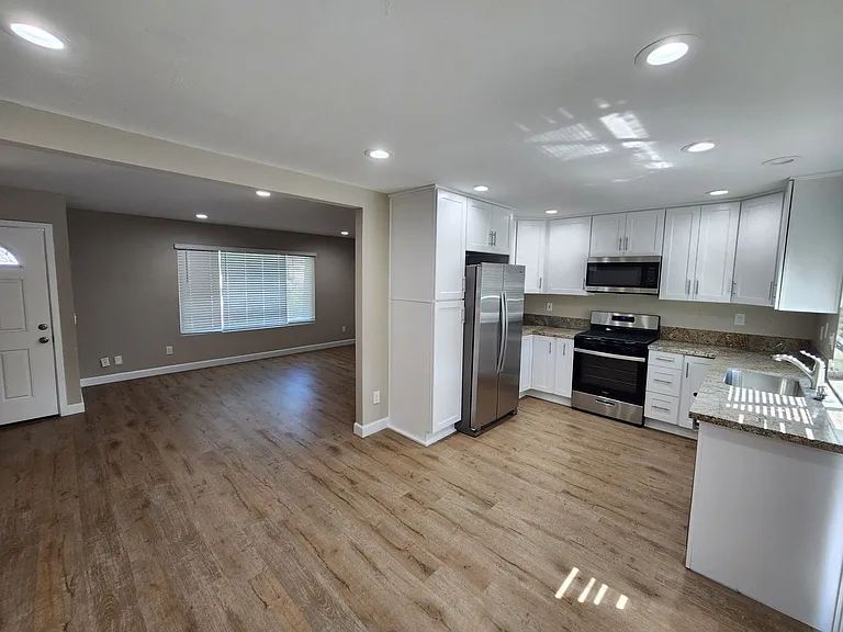 9041 Dewsbury Ave — Photo 7