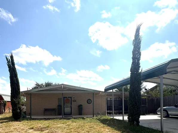 403 S 11TH ST, Carrizo Springs, TX 78834
