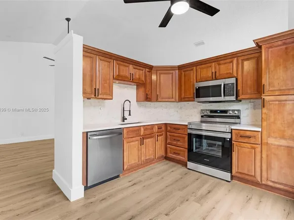 605 Laurel Way, North Lauderdale, FL 33068