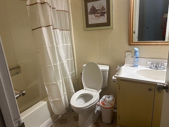 2nd image of 1240 Magnolia Ave