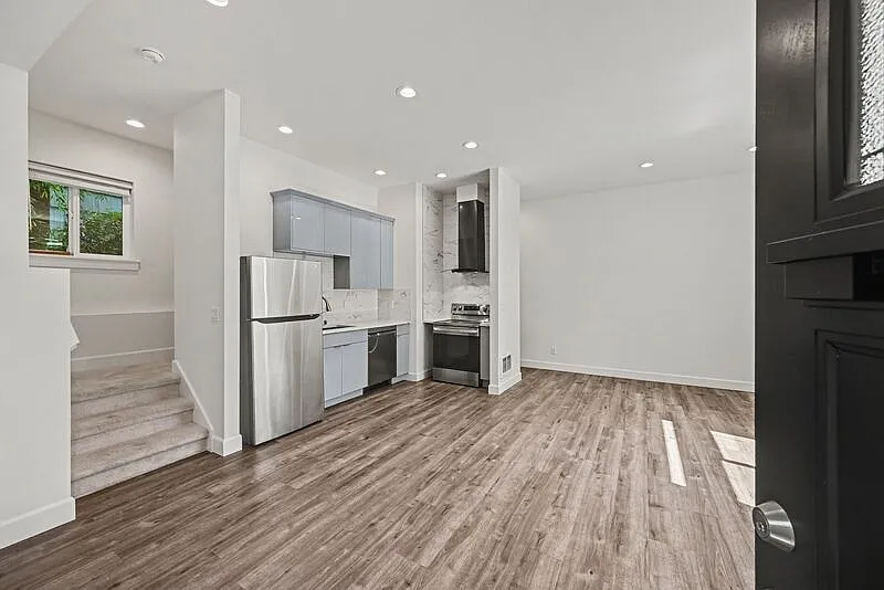 2 bed, 1.5 bath, 800 sqft, $2,250 — Photo 4