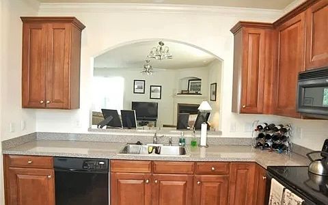 5th image of 404 Calloway Dr