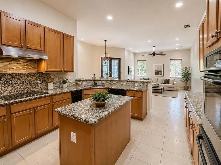 19528 SW 79th Pl — Photo 4