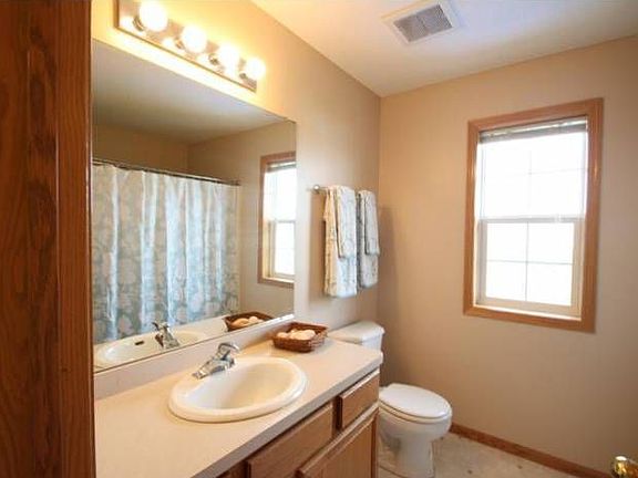 Upper Level Full Bath