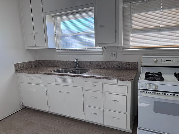 2nd image of 45126 Redwood Ave #1