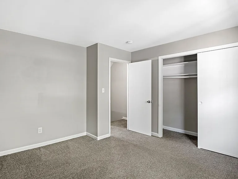 The Riverside Apartment Homes — Photo 16