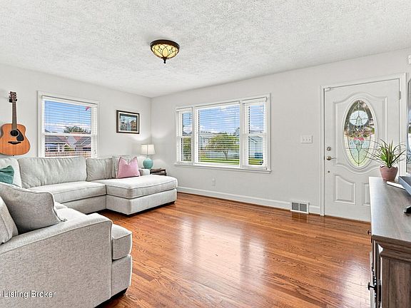4th image of 7001 Ridge Farm Ct