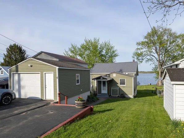 6 Woodworth Dr, Central Square, NY 13036
