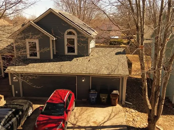 2912 Lankford Dr, Lawrence, KS 66046