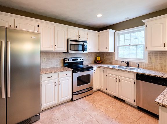 5th image of 1318 Stony Creek Way