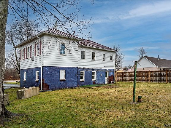 4th image of 8465 Transit Rd